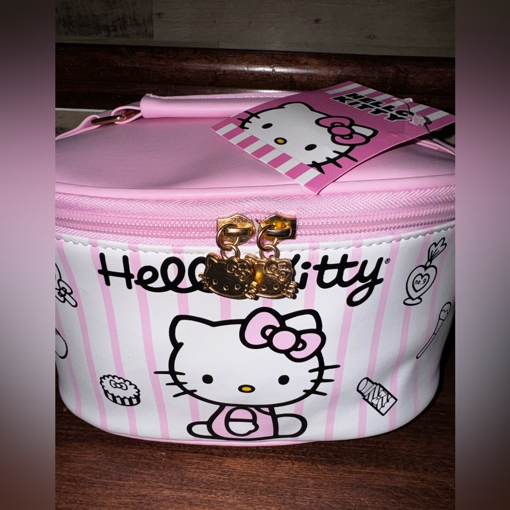 ✅ Super Cute 🥰 Hello  Kitty Super Cute Makeup / Cosmetic Bag -NEW - Picture 14 of 14